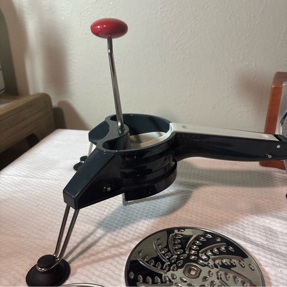 Westmark  Schnitzel Mouli Rotary Grater  Three Blade Discs - Picture 4 of 5